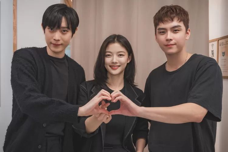 Drama thriller melodrama terbaru dari TVING, 'Dear X', akan dibintangi oleh Kim Yoo-jung, Kim Young-dae, dan Kim Do-hoon.  (ALONESIA/TVING)