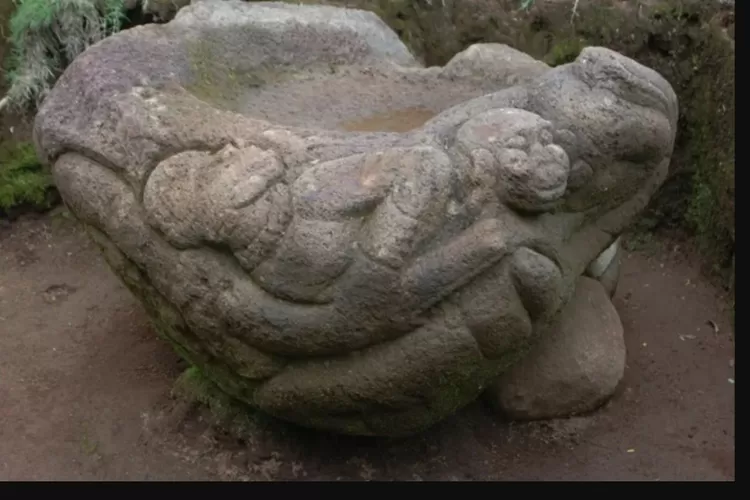 Megalitik si mata empat (tangkapan layar @warisanbudaya.kemdikbud.go.id)