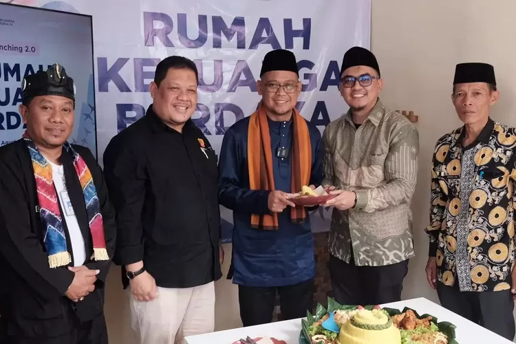 Wakil Walikota Depok, Imam Budi Hartono menghadiri peluncuran Rumah Keluarga Berdaya di Kelurahan Jatimulya, Kota Depok. (PEMKOT DEPOK)