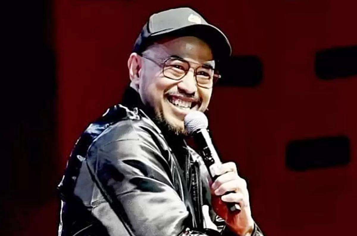 Potret Komika Panji Pragiwaksono ikut menyoroti kasus anak bupati di Riau yang lolos dari hukuman pidana meski positif narkoba karena tak sengaja terhirup asap ganja (Instagram/pandji.pragiwaksono)