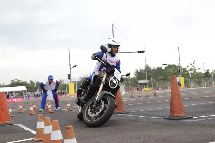 Azimar Maas, dari PT DAM saat tampil di ajang The 16th Astra Honda Safety Riding Instructors Competition (AHSRIC) 2025. 