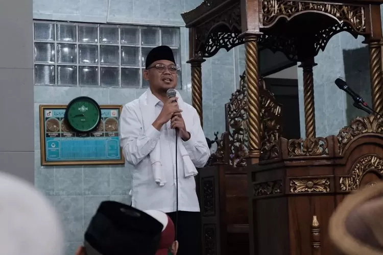 Wakil Walikota Depok, Imam Budi Hartono saat memberikan sambutan pada acara Tarling tingkat kota di Masjid Jami' Baiturrahman, Kelurahan Rangkapan Jaya, Kecamatan Pancoranmas, Depok, Rabu (27/3). (PEMKOT DEPOK)