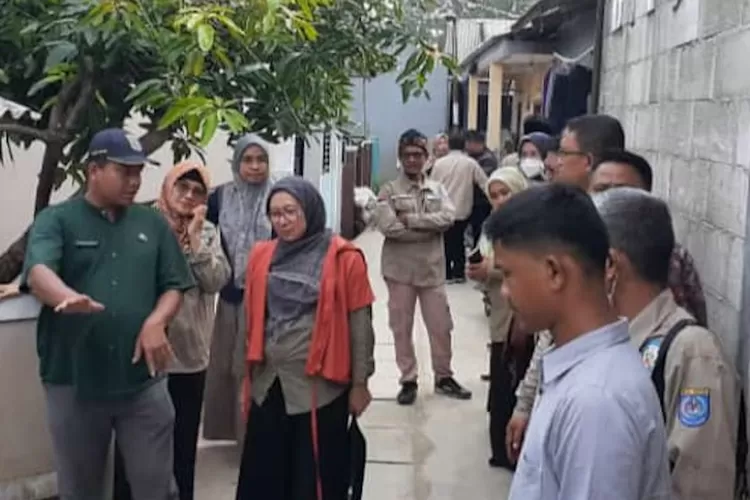 Tim juri Pemkot Depok sedang melakukan survei lapangan di Kelurahan Cipayung Jaya (Radar Depok)