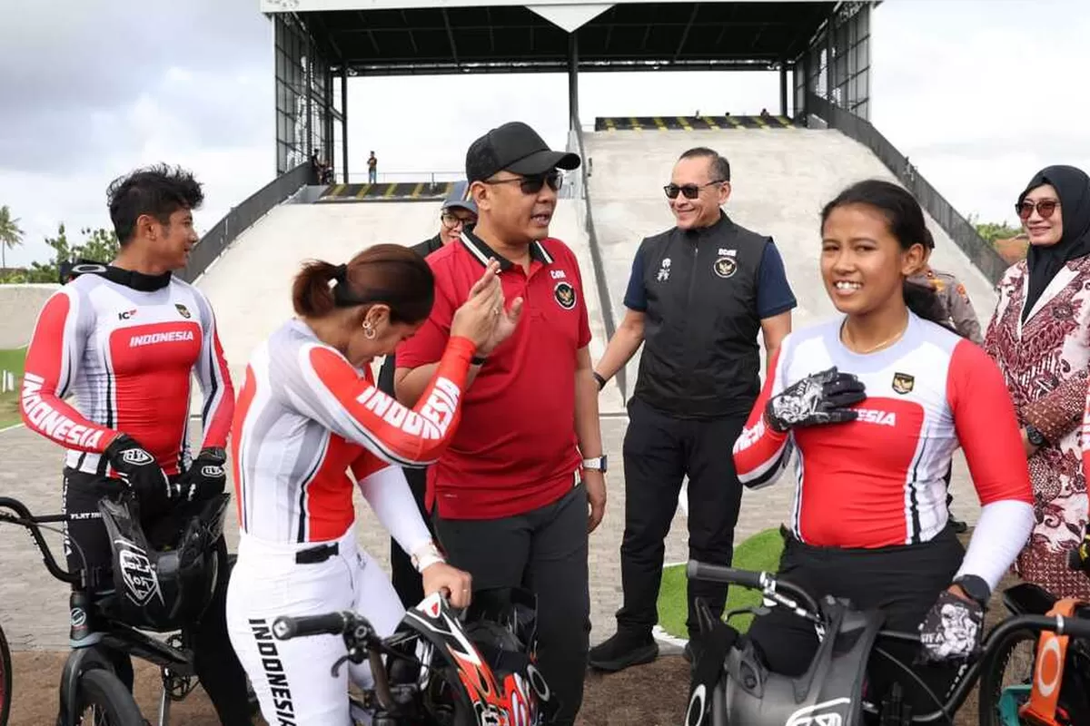 CdM Indonesia Todotua Pasaribu mengunjungi Pelatnas BMX Racing Asian Games 2026, Kamis, 30 Juli, di  Banyuwangi.