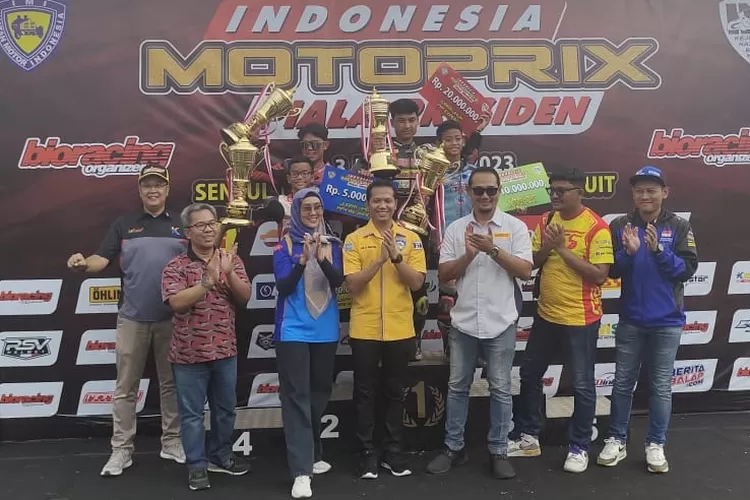 Aan Triana Al Muharom, Ketua Pengcab IMI Kabupaten Bogor Didaulat Membuka Kejurnas Indonesia Motoprix Piala Presiden 2023. (Bogorprime)