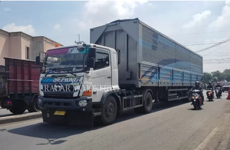 Leluasa Di Jalan Umum, Dibatasi Di Tol, Angkutan Barang Dan Penumpang ...