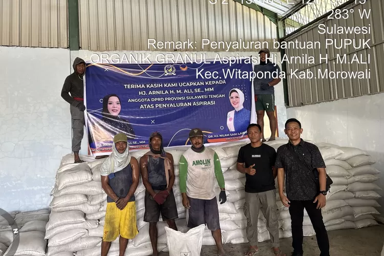 Penyaluran 115 ton pupuk untuk petani di Kabupaten Morowali. Pupuk ini merupakan program aspirasi masyarakat dari anggota DPRD Sulteng, Hj Arnila M Ali. (Foto: IST).
