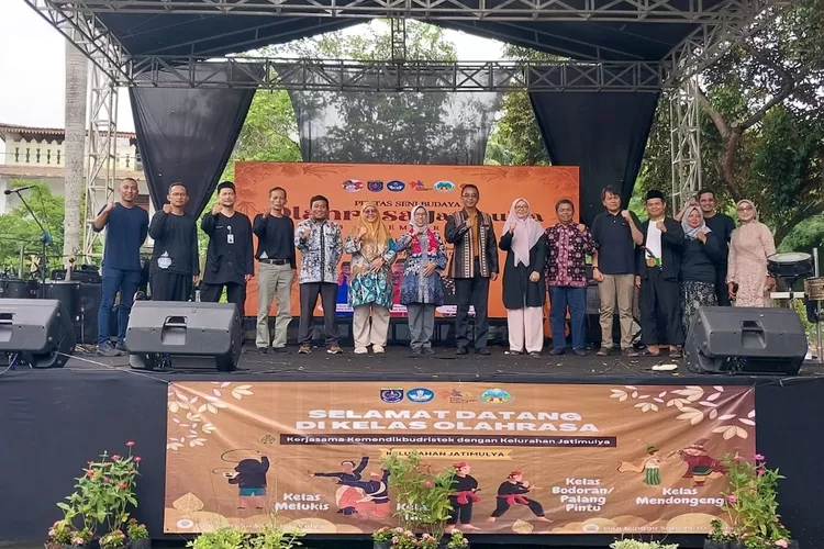 Gelaran Pentas Seni Budaya Olah Rasa 2023 di halaman kantor Kelurahan Jatimulya, Kecamatan Cilodong. (Radar Depok)