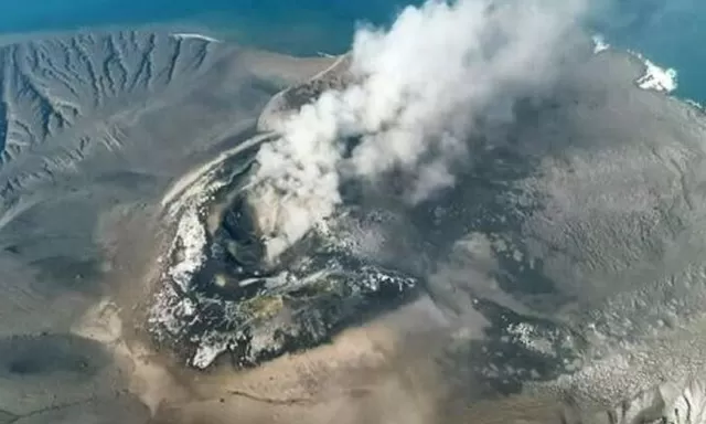 Anak Krakatau Kini Level Waspada, 224 Erupsi Tercatat dan Radius 2 Km Masih Ditutup