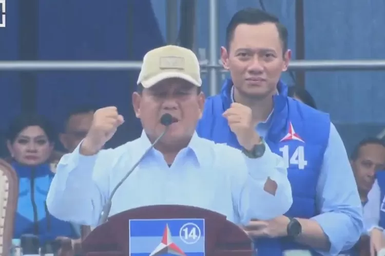 Prabowo saat memberikan pidato politiknya di acara kampanye akbar Partai Demokrat yang digelar di Lapangan Gajayana, Malang, Jawa Timur, Kamis (1/2), menilai Ketum Partai Demokrat AHY adalah aset bangsa.