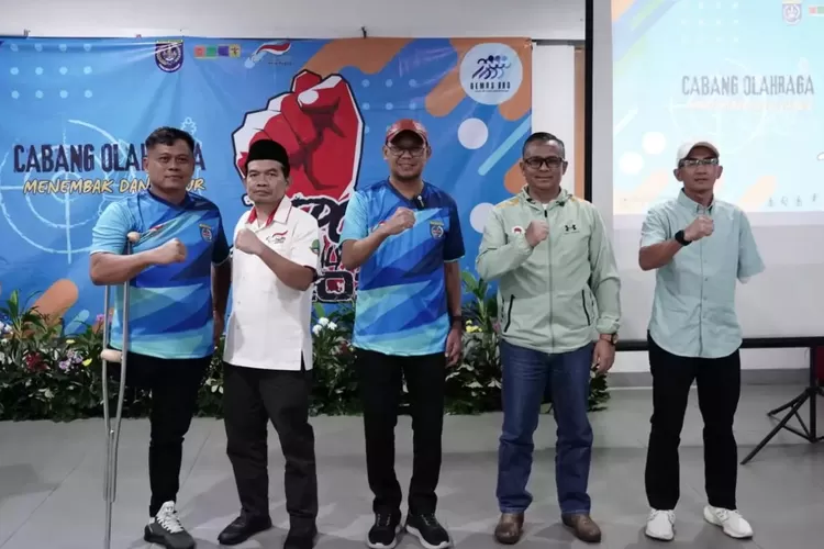 Wakil Walikota Depok, Imam Budi Hartono membuka Depok Paralympic Cup Tahun 2024 di Aula Fatmawati I, Kinasih Resort, Kecamatan Tapos, Sabtu (3/8) malam. (PEMKOT DEPOK)