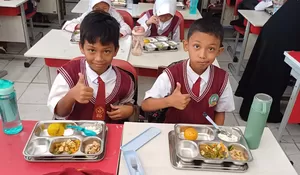 740 Siswa SDN Cilangkap 5 Kota Depok Nikmati Sensasi Makan Bergizi Gratis