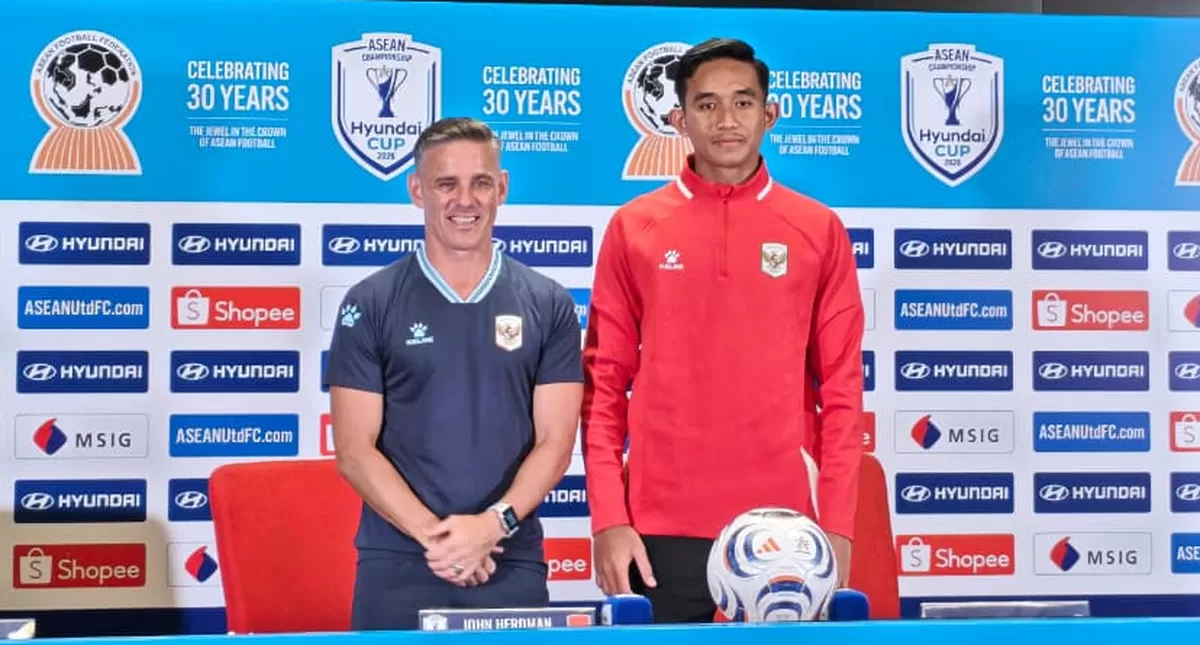 Pelatih Timnas Indonesia John Herdman dan Kapten Timnas Rizki Ridho dalam jumpa pers jelang pertandingan Grup A ASEAN Championship 2026 di SUGBK, Jakarta, Minggu, 2 Agustus.