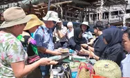 Terpukau Pinisi Bulukumba, 90 Turis Asing dari Lima Negara Datangi Tana Beru