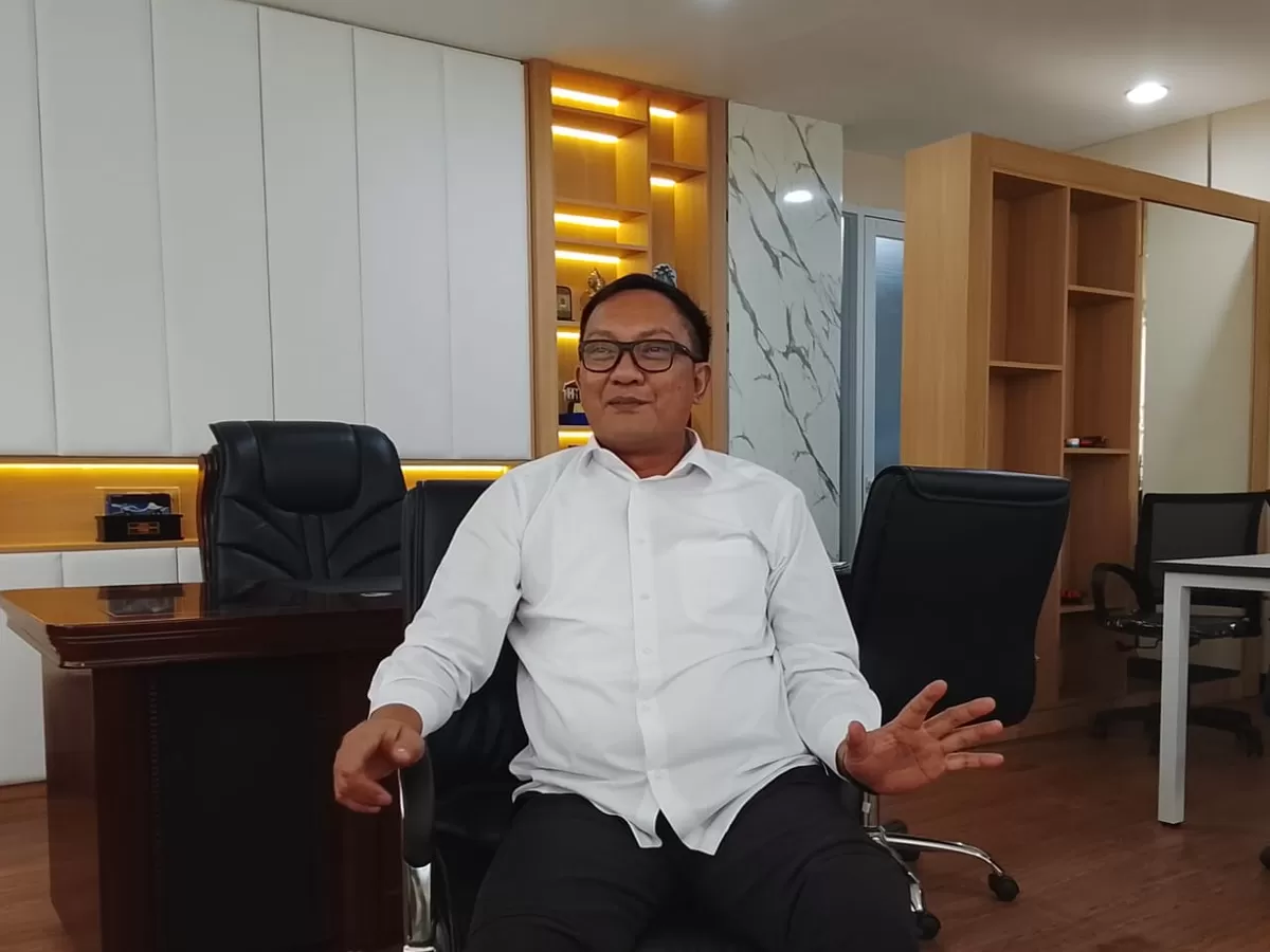 Kepala Dinas Perhubungan Kota Tangsel, Ayep Jajat Sudrajat, dalam wawancara khusus di ruang kerjanya