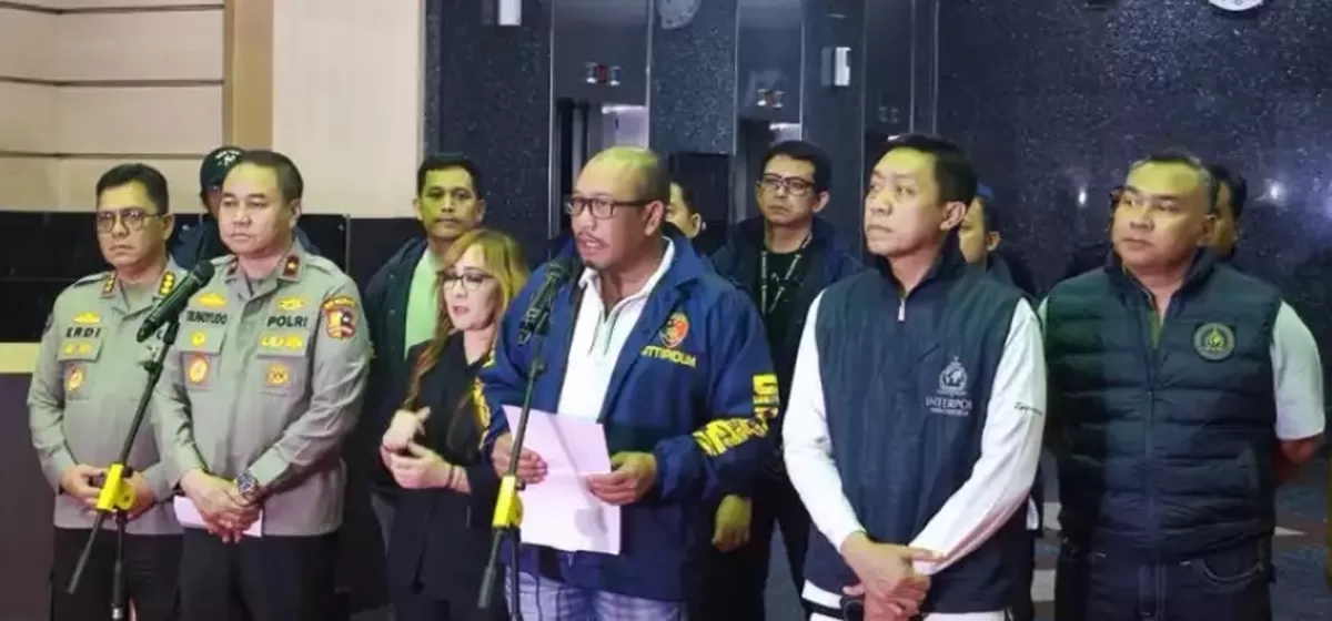 Polisi melakukan konferensi pers erhadap hasil penggerebekan kasus markas Judi Online di Hayam Wuruk Jakbar.