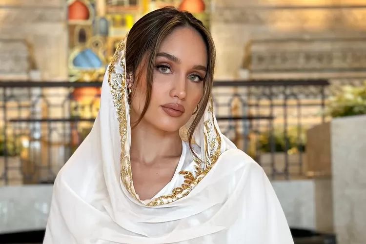 Cinta Laura belum jua menikah meskipun sudah berusia 30 tahun lebih (Foto: Gorajuara/ Instagram/ @claurakiehl)