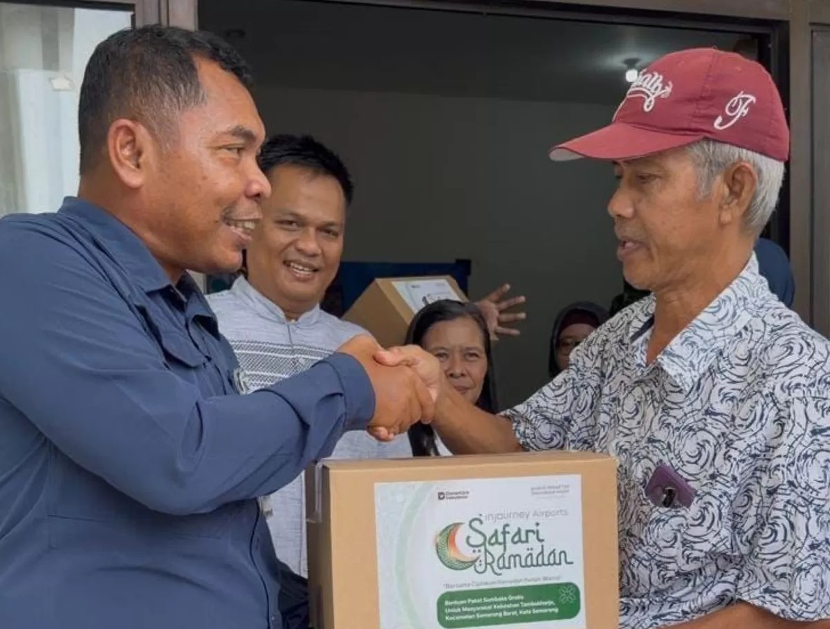Bandara Internasional Jenderal Ahmad Yani Semarang menyalurkan 1.000 paket sembako kepada dhuafa, anak yatim, dan masyarakat sekitar dalam program InJourney Airports Safari Ramadan 2026.
