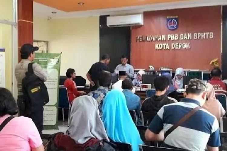 Suasana pada loket pembayaran BPHTB di area Pemkot Depok. (ISTIMEWA)