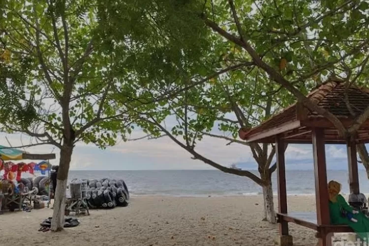 Keindahan Pantai Delegan Gersik yang cocok untuk wisata akhir tahun anda