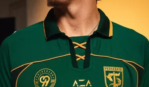 WOW KEREN! Persebaya Luncurkan Jersey Edisi HUT ke-99, Angkat Tema 99 Alasan Mencintai Persebaya