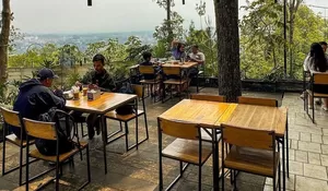 Pemandangan Kafe di Bogor ini Wow banget! Bisa Lihat City Light dari atas Bukit, Pas Banget buat Nongkrong bareng Pacar