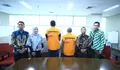 OJK Serahkan 2 Tersangka Pidana Jasa Keuangan Ilegal PT Investree Radhika Jaya ke Kejaksaan Negeri Jakarta Selatan 