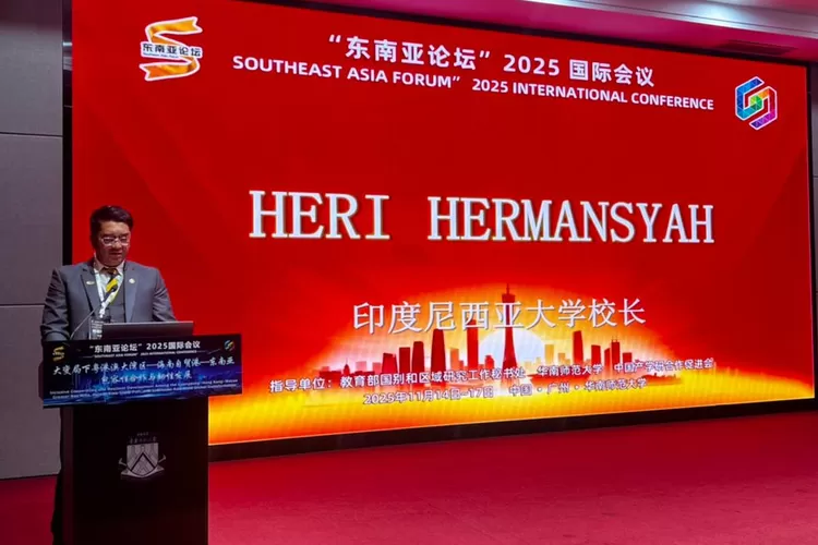 Rektor UI hadir sebagai pembicara pembuka dalam Southeast Asia Forum 2025, yang berlangsung pada 15&ndash;16 November 2025, di Guangzhou, Tiongkok.&nbsp; (DOKUMEN UI)