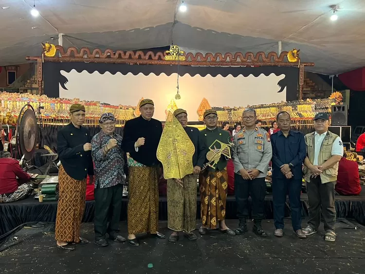 Tri Adhianto di Pentas Perayaan HUT RI ke-79 Komunitas Wayang Kulit Kota Bekasi-2.