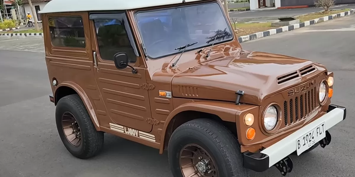 Eksterior Jimny LJ80V ini benar-benar luar biasa, berkat restorasi total yang telah dilakukan dengan sangat teliti.  (Tangkapan layar youtube@jayaabadijeepsukoharjo)