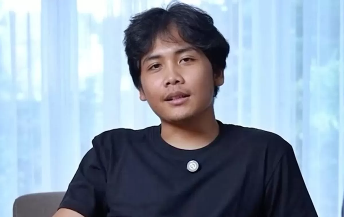 Potret Bintang Emon berharap tak ada berita besar selebriti yang menutupi kasus penyiraman air keras terhadap aktivis HAM Andrie Yunus (YouTube Bintang Emon)