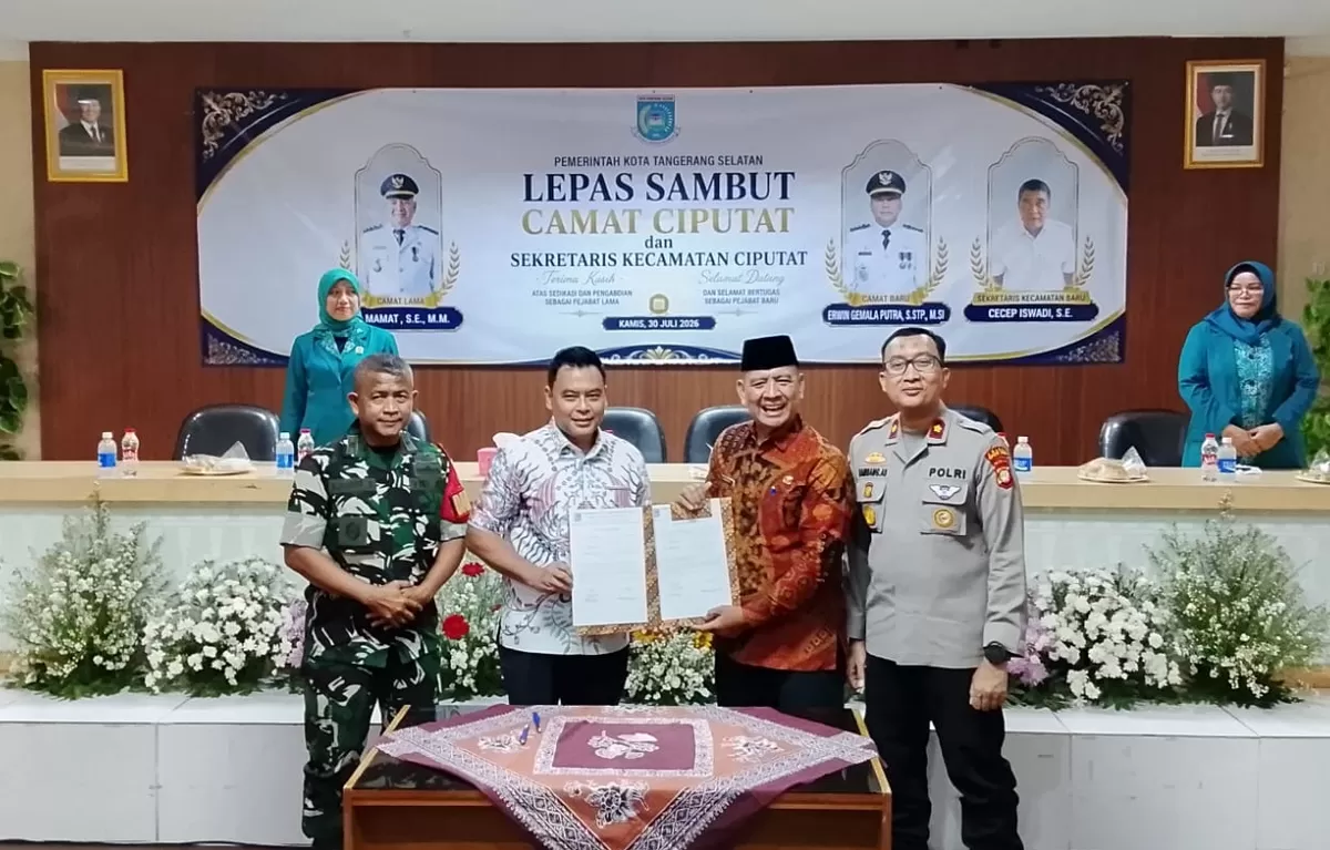 Acara lepas sambut Camat Ciputat di Aula Kecamatan Ciputat, Kamis (30/7/2026). 