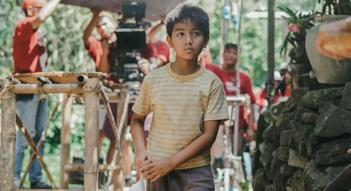 Potret Jared Ali yang totalitas memerankan karakter Ali dalam remake film Children of Heaven (Instagram/mdpictures_official)