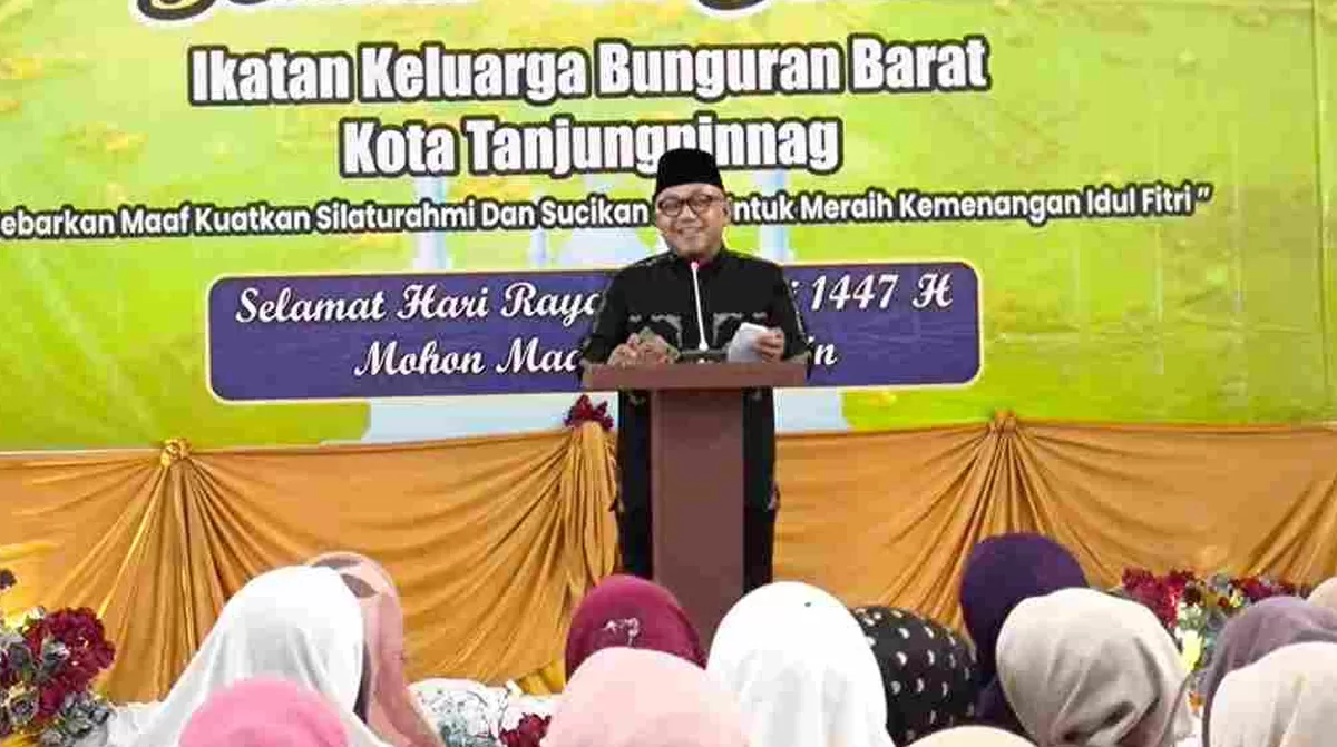 Walikota Tanjungpinang Lis Darmansyah memberikan kata sambutan pada kegiatan Halalbihalal diselenggarakan oleh IKBB Kota Tanjungpinang.(Foto:Diskominfo Tanjungpinang)