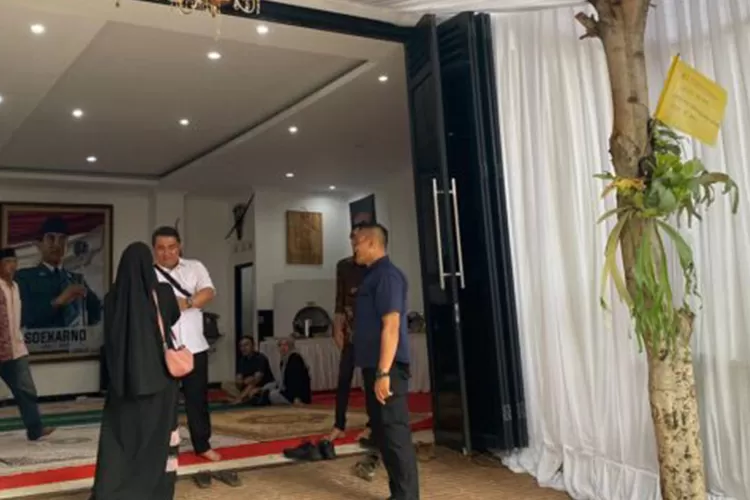 Suasana rumah duka atau kediaman Rudy Susmanto. Sang mertua meninggal pada Rabu, 27 November 2024 siang. (Foto/Istimewa.)