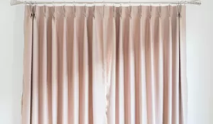 Gak Perlu Khawatir, Jendela Kecil Tetap Keren dengan Inspirasi Desain Gorden Minimalis Ini!