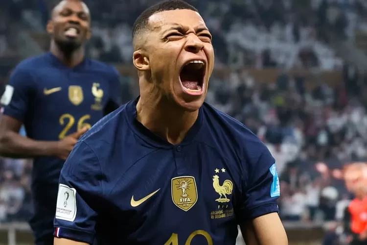 Kylan Mbappe usai mencetak hattrick di edisi piala dunia 2022. (Twitter @garistengah_id)