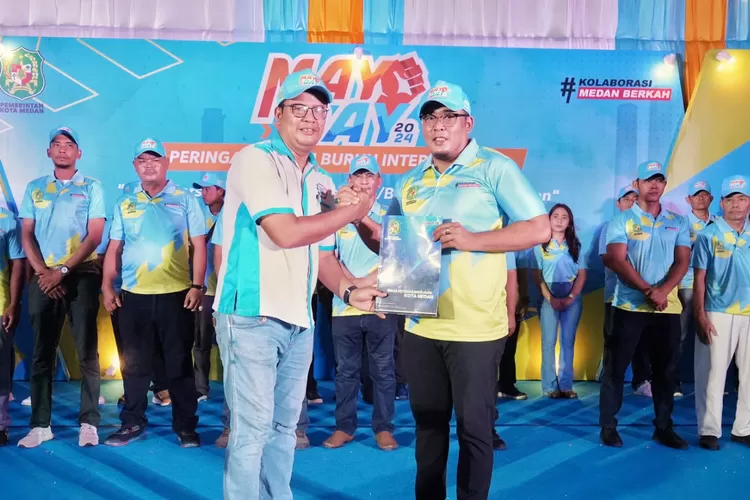 Tak Demo, Ribuan Buruh Peringati May Day Bersama Aulia Rachman, Dapat Sembako hingga Lucky Draw