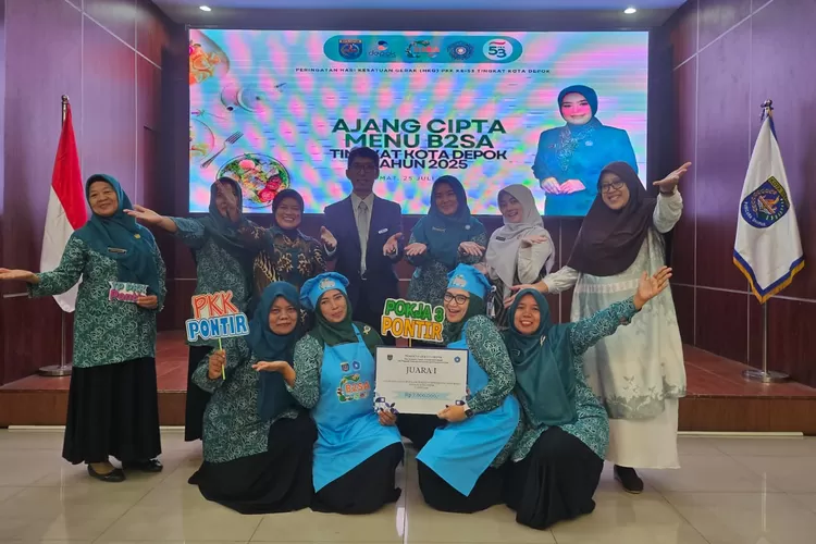 Kader PKK Kelurahan Pondok Petir, saat mencetak prestasi baru dalam ajang Lomba Cipta Menu Beragam, Bergizi, Seimbang, dan Aman (B2SA)&nbsp;tingkat Kota Depok tahun 2025, Sabtu (26/7). (DOKUMEN KELURAHAN PONDOK PETIR)