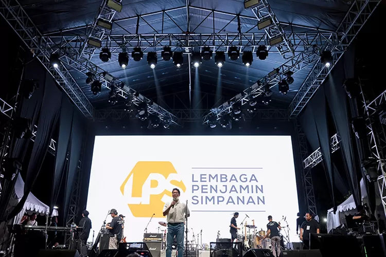 Ketua Dewan Komisioner LPS Purbaya Yudhi Sadewa memberikan sambutan dalam LPS Jazz Goes To Campus (JGTC) 2023 di Fakultas Ekonomi dan Bisnis Universitas Indonesia, Minggu (12/11/2023).  (Dokumen Humas LPS)