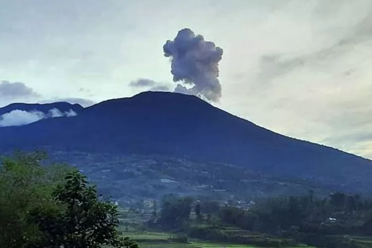 Fakta Gunung Marapi Di Sumbar Yang Erupsi, Sudah Berstatus Waspada ...