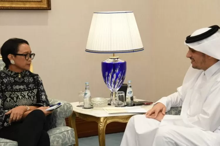 Menteri Luar Negeri Retno Marsudi melakukan pertemuan bilateral dengan sejumlah Menlu dan Utusan khusus beberapa negara, salah satunya Menteri Luar Negeri Qatar, di Doha, Sabtu (29/2/2020).  (ANTARA/HO Kemlu RI)