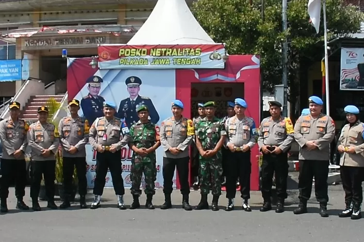 &nbsp;  Tim supervisi Divpropam Polri dan Tim Mitigasi Bidpropam Polda Jateng di posko netralitas TNI-Polri Kota Kendal.  (edi prayitno/kontributor Kendal)