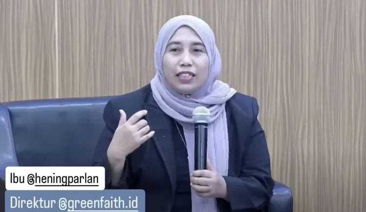 Direktur GreenFaith Indonesia Hening Parlan saat menyampaikan materi dalam acara Kuliah Pakar di Auditorium Multimedia, Kampus Untirta Sindangsari, Serang, Banten 2025pada Senin (26/5/2025).
