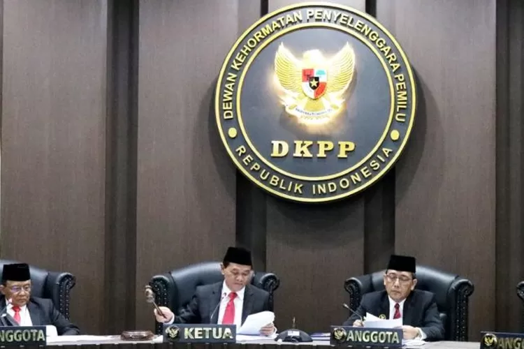 Melanggar Kode Etik Pemilu, DKPP Berhentikan Ketua KPU Dari Jabatan ...