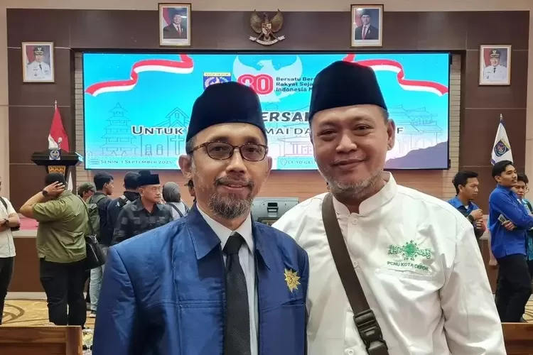 Ketua PDM Kota Depok, Ali Wartadinata (Kiri) dan Wakil Ketua Bidang OKK PCNU Kota Depok, Idham Zulkarnain usai menghadiri doa bersama bertajuk Depok Damai dan Kondusif yang digelar di Lantai 10, Gedung Dibaleka II, Balaikota Depok, Senin (1/9/25).