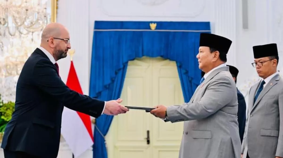 Presiden Prabowo sebelumnya menerima surat kepercayaan dari 12 Dubes LBBP negara-negara sahabat pada Jumat 7 November 2025 lalu di Istana Merdeka. (foto:setneg.go.id)