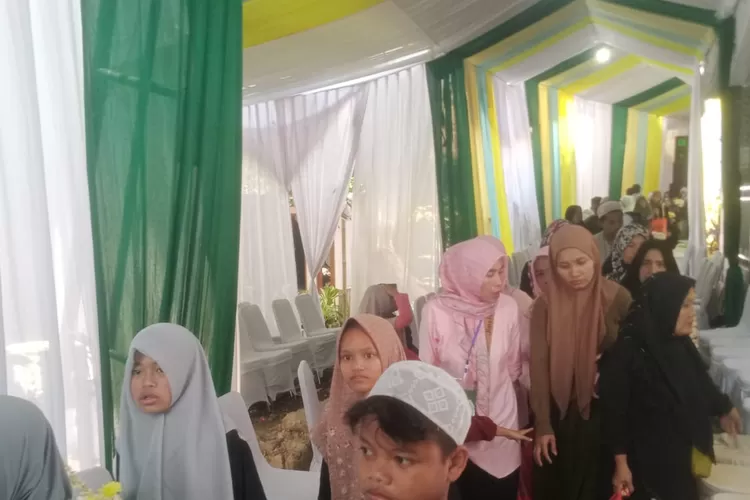 Ribuan masa padati acara Maulid Nabi dan Milad Kades Karang Asem Timur Sony Priyanto, S.E (Jalil/Bogor Times)