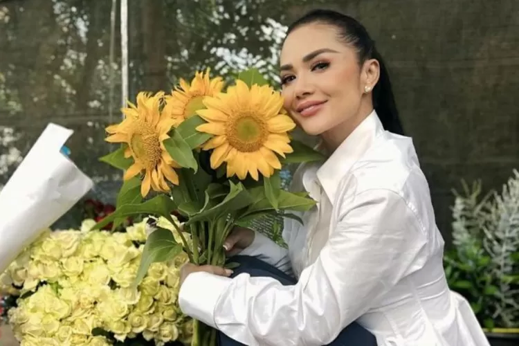 Potret Artis Krisdayanti. (Instagram.com/@krisdayanti.lemos)