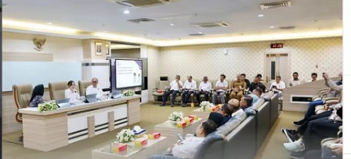 Plh Walikota Batam, Li Claudia Chandra saat menggelar pertemuan bersama Komisi D, DPRD Provinsi DKI Jakarta saat kunker ke Kantor Pemko Batam. (Foto:ig Diskominfo Batam) 